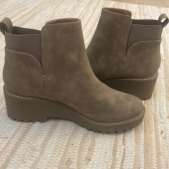 Boots - Picture 2 of 4